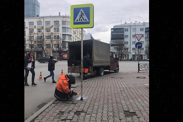 На перекрёстке Ленина-Толмачёва установили знаки пешеходного перехода