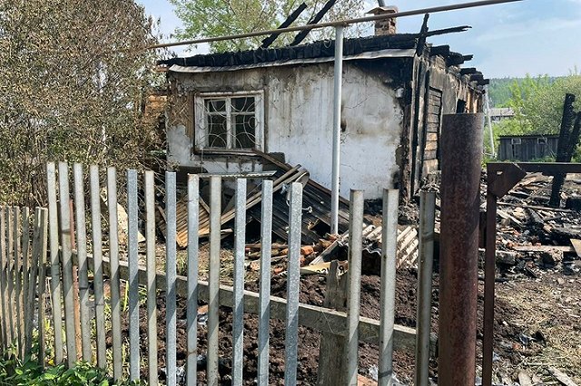 Четверо свердловчан погибли из-за мощного пожара