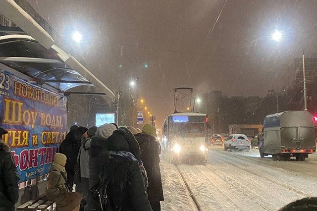Жителям Вторчермета почти невозможно дождаться по вечерам популярного трамвая