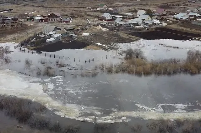 В Свердловской области вышла из берегов река