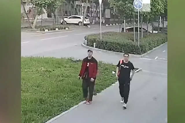 Изрисовавшие каракулями особняк в центре Екатеринбурга вандалы напали на женщину