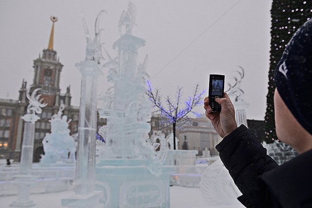 Городок на Площади 1905 года порадует посетителей ярмаркой и видеоинсталляцией