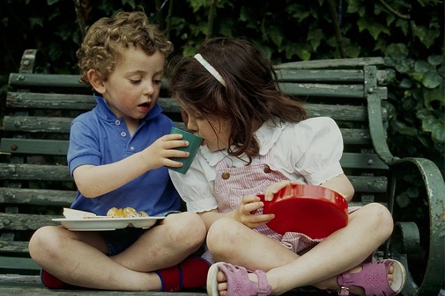 Выплату пособия по уходу за ребенком могут продлить