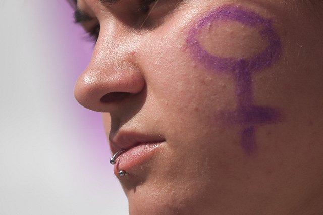 СКР проверяет на экстремизм посты омской феминистки о мужчинах