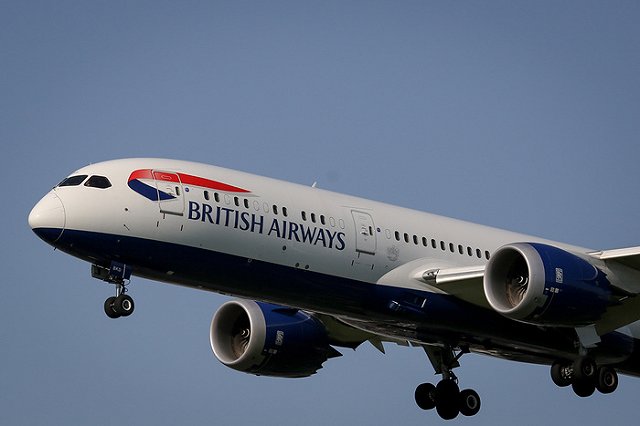 Стюард British Airways пытался провезти на борту самолета 13 кг кокаина