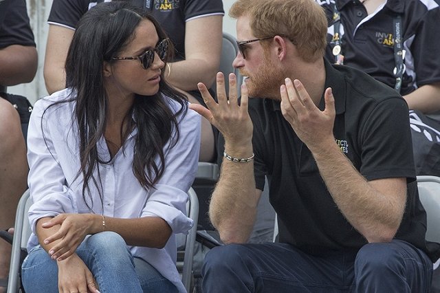 Меган Маркл назвала британские колготки мусором и потребовала пару подороже