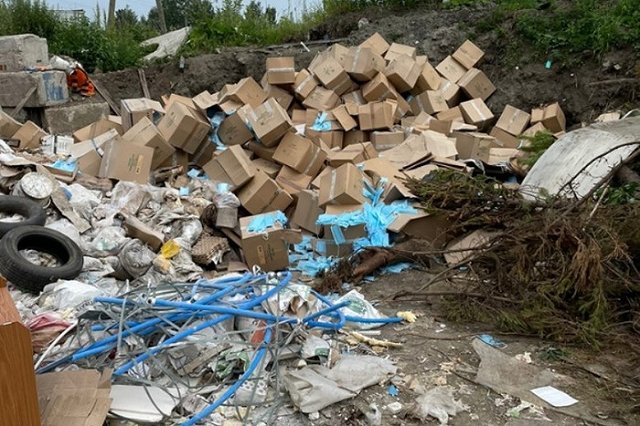 В свердловском городе нашли свалку медицинских масок