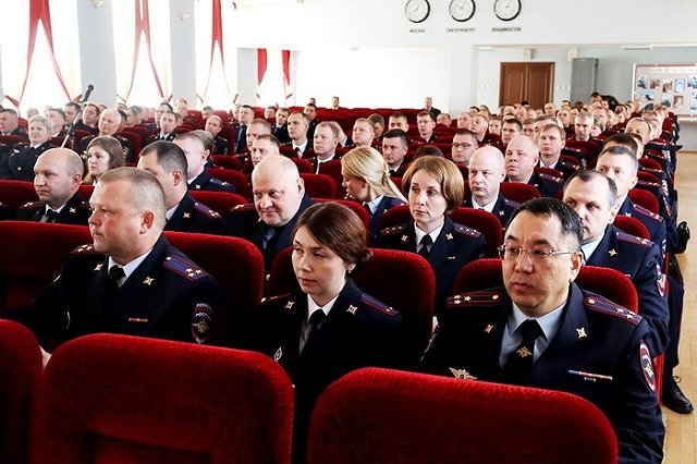 Аферисты похитили у свердловчан 1,2 миллиарда рублей. Полиция установила две тысячи мошенников