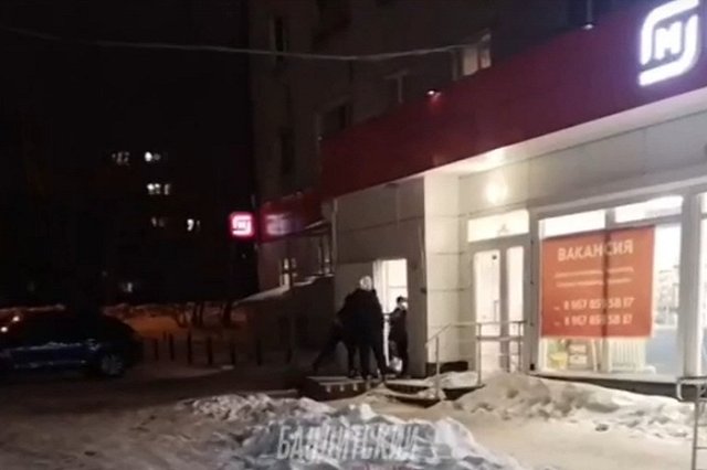 Екатеринбуржец с пистолетом попытался ограбить магазин