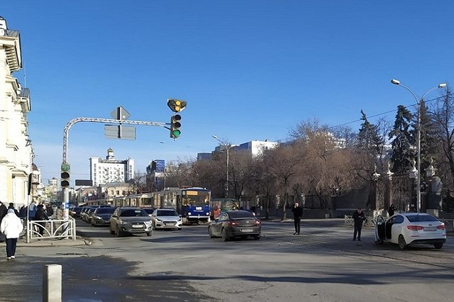 Около «Гринвича» встали трамваи в обе стороны из-за ДТП на путях