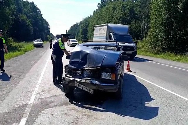 Пожилой водитель погиб в Екатеринбурге при столкновении с попутной машиной
