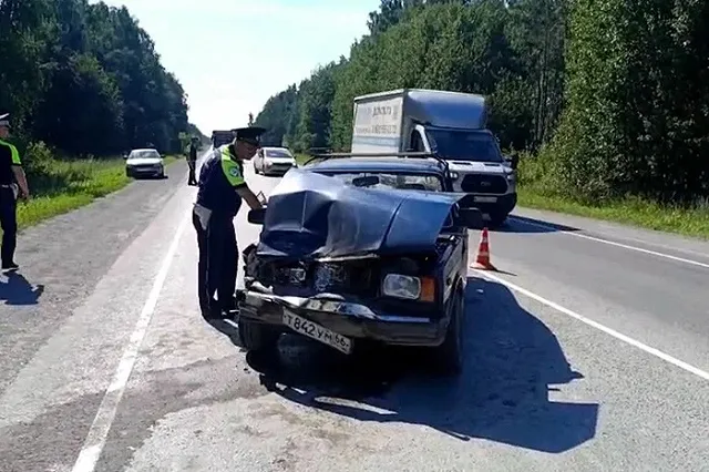 Пожилой водитель погиб в Екатеринбурге при столкновении с попутной машиной