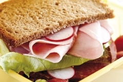 Жириновский недоволен качеством воздуха и колбасы в Госдуме