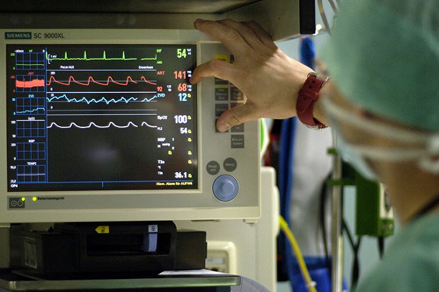 Впервые в России медики Екатеринбурга приняли роды с тяжелой патологией