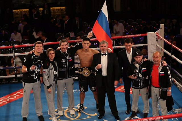 Боксер Дмитрий Бивол защитил титул чемпиона мира