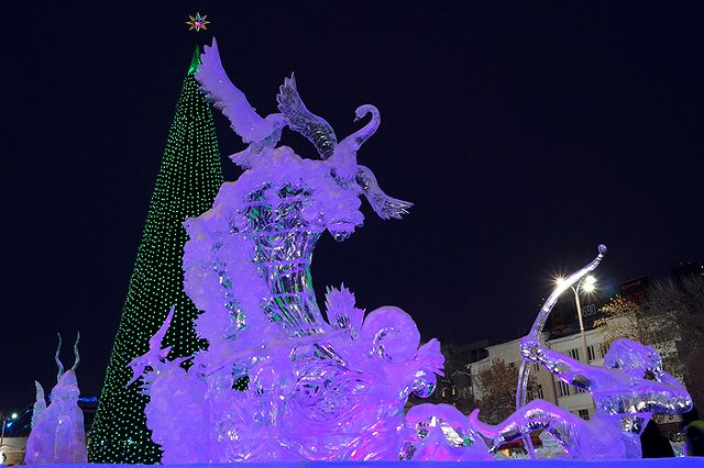 Ледовый городок на площади 1905 года откроют Куклачев и Мисс Екатеринбург-2017