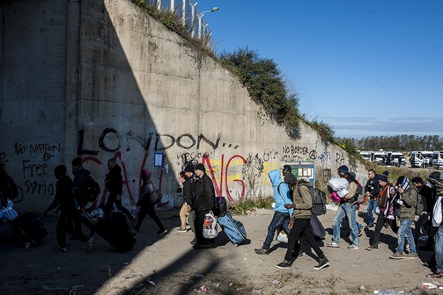 Россиян призвали встречать огромную волну мигрантов