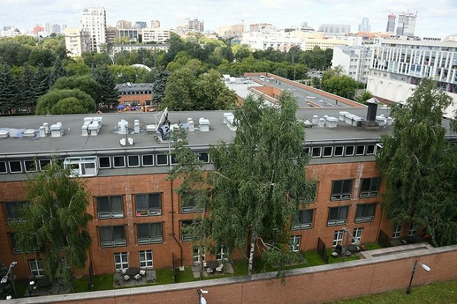 Высылаемые из России американские дипломаты покинули посольство США