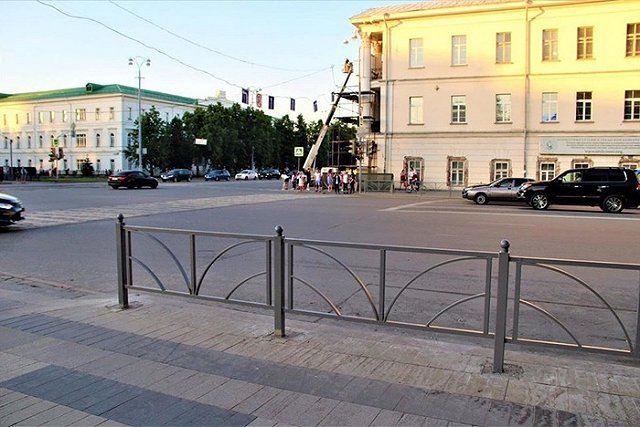 Общественник обратил внимание на дешевый вид ограждений возле УГК им. Мусоргского