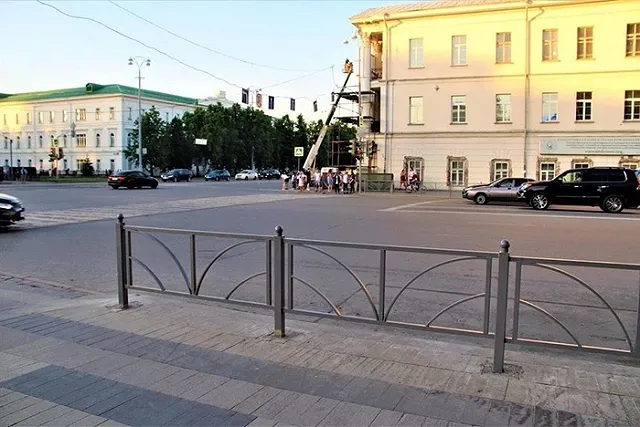 Общественник обратил внимание на дешевый вид ограждений возле УГК им. Мусоргского