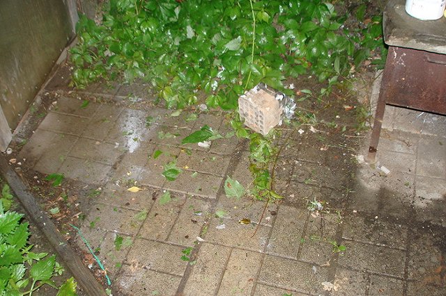 На Среднем Урале преступники 2 раза пытались сжечь дом экс-депутата. Он винит в этом коммунальщиков