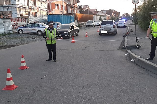 На Широкой Речке Toyota RAV 4 сбила электросамокат под управлением 7-летнего водителя