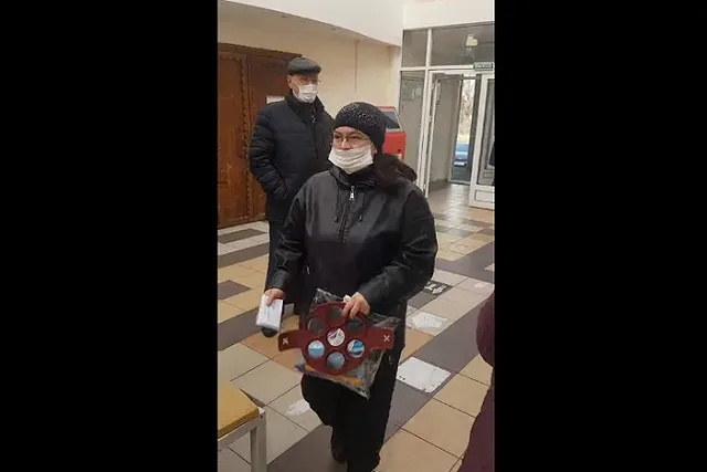 В Нижнекамске проверят антиваксеров, которые пускали людей в ТЦ без QR-кодов