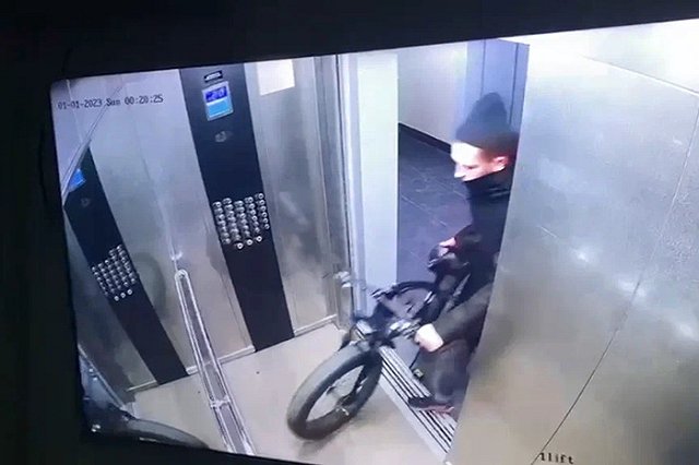 Полиция разыскивает «Гринча», похитившего велосипед в новогоднюю ночь