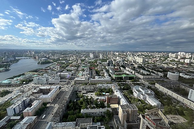 В Екатеринбурге закроют дорогой бассейн на крыше «Высоцкого»