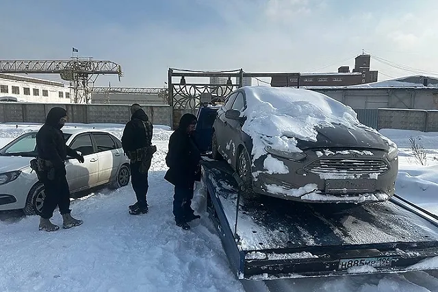 Екатеринбургские полицейские задержали серийных автоворов