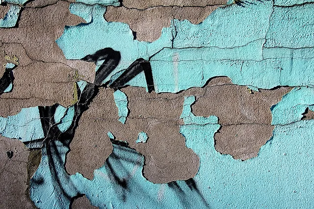 На депутата упала штукатурка в школе на Эльмаше