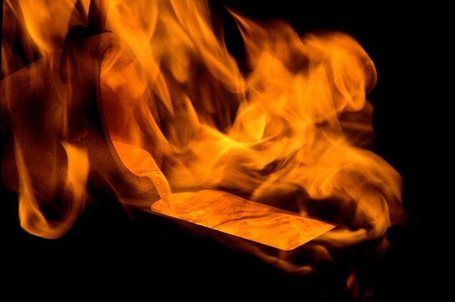 Житель Калуги загорелся в почтовом отделении