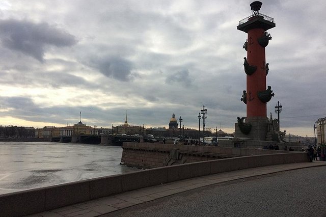 Дети потушили Вечный огонь на Марсовом поле в Петербурге во время игры в снежки