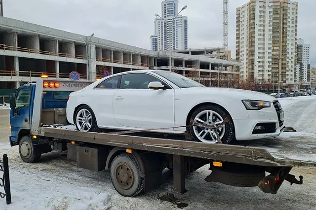 Екатеринбурженка решила продать детскую машинку Lexus, но лишилась своего Audi A5