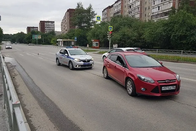 Умные камеры начнут штрафовать екатеринбургских водителей за превышение скорости на «зебрах»