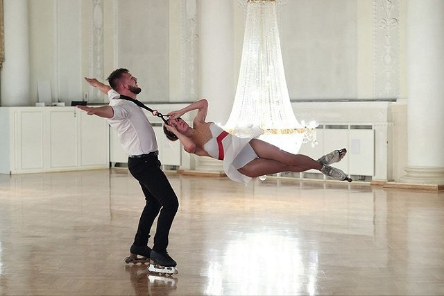 Фигуристы вышли на новый паркет Концертного зала Свердловской филармонии (ФОТО)