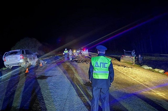 Погибли три человека: на свердловской трассе произошло массовое ДТП