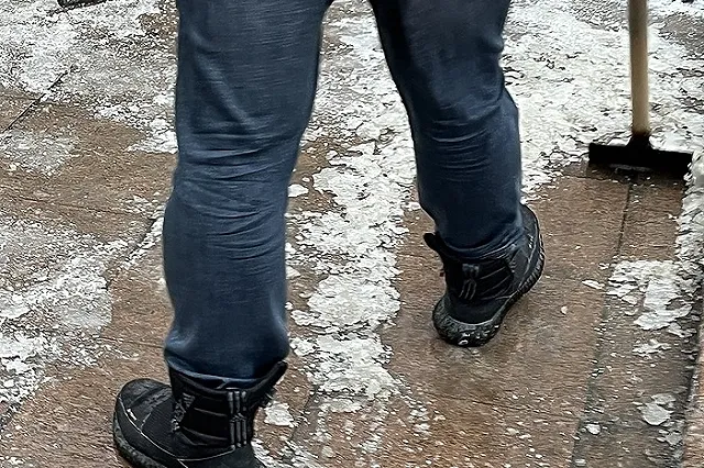 Свердловчанам назвали способ, как погасить долги по ЖКХ