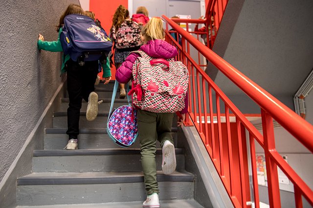 В британской школе девочек запретили называть девочками