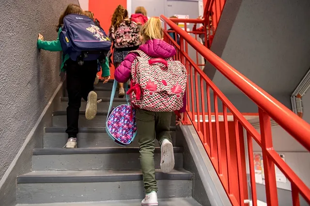 В британской школе девочек запретили называть девочками