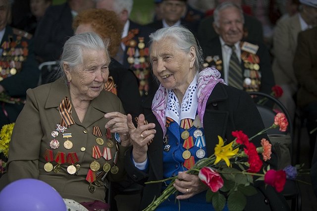 Госдума приняла закон о повышении пенсий ветеранам ВОВ