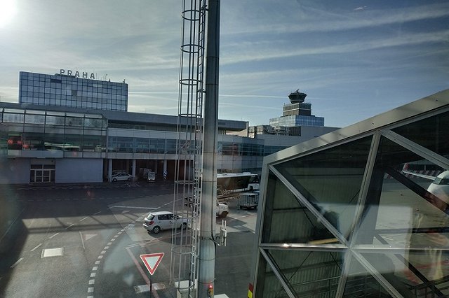 Аэропорт Праги временно меняет порядок регистрации пассажиров из России