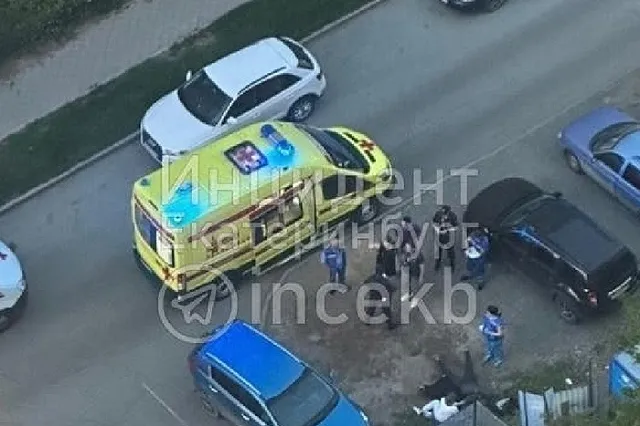 В Екатеринбурге током убило подростка, который побежал за мячом