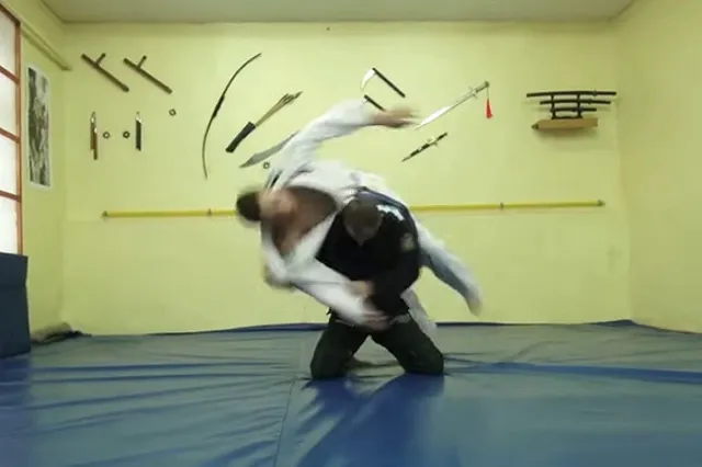 В Екатеринбурге школьный физрук избил отца ученицы