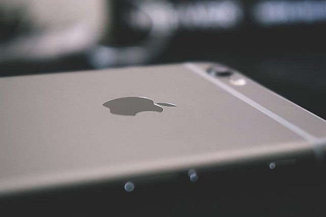 Свердловчанин ответил на звонок сотового оператора и остался с большим кредитом