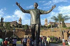 В ухе Манделы нашли кролика