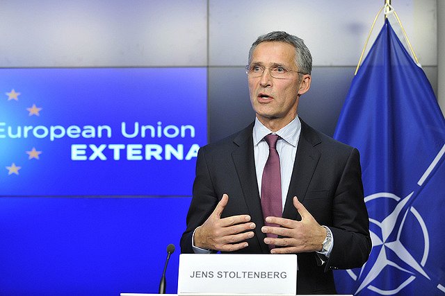 Генсек НАТО заявил о концентрации войск по обе стороны границы Украины