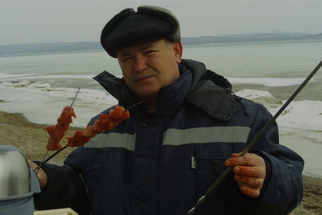 В Артеме спасатели нашли мужчину, провалившегося в «адскую воронку»