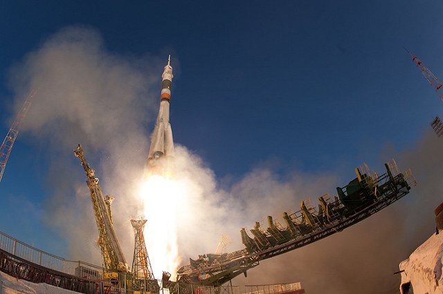 В небе над Уралом сгорела часть ракеты