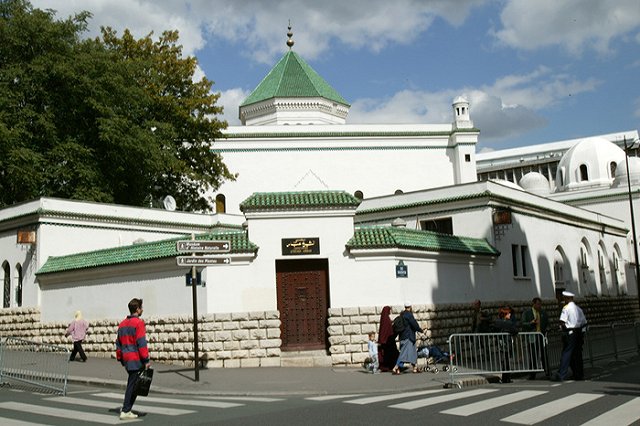 Франция закрывает мечети